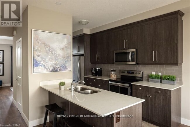 Photo du bâtiment - 2144 Meadowgate Blvd