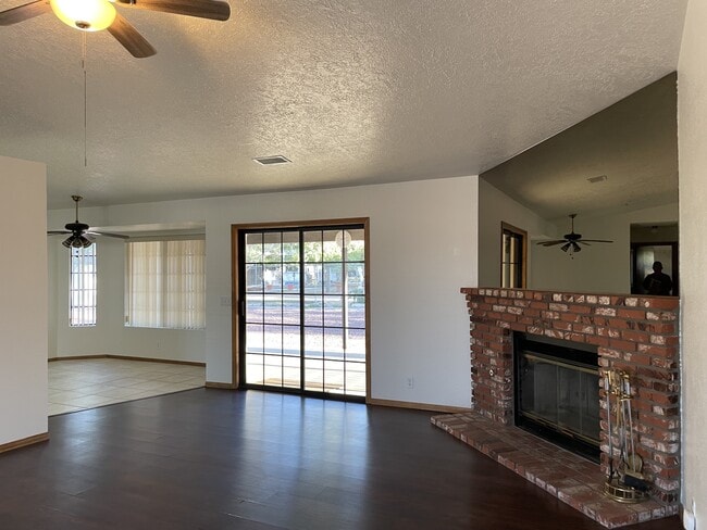 Foto del edificio - 14625 Live Oak St