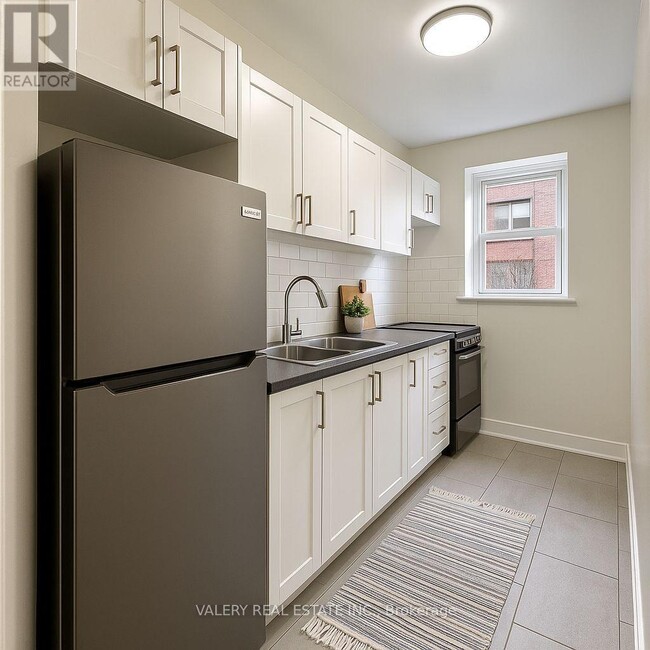 Building Photo - 391 Sherbourne St