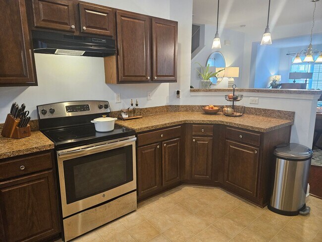 Building Photo - 142 Silverspring Pl