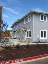 Building Photo - 575 E Newlove Dr