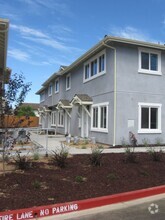 Building Photo - 575 E Newlove Dr