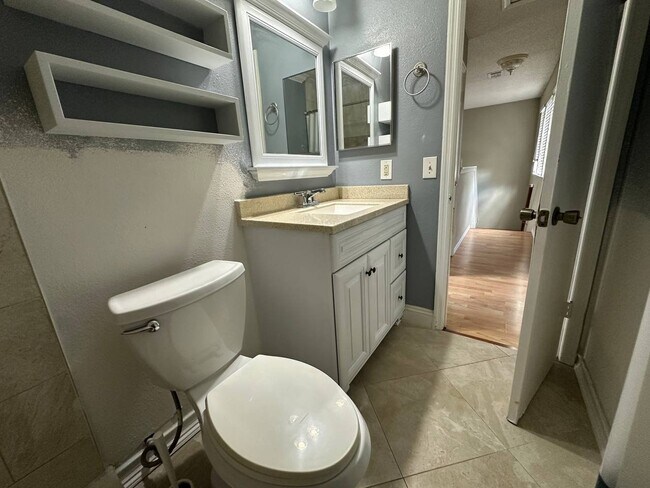 Foto del edificio - 106 Coralwood Cir