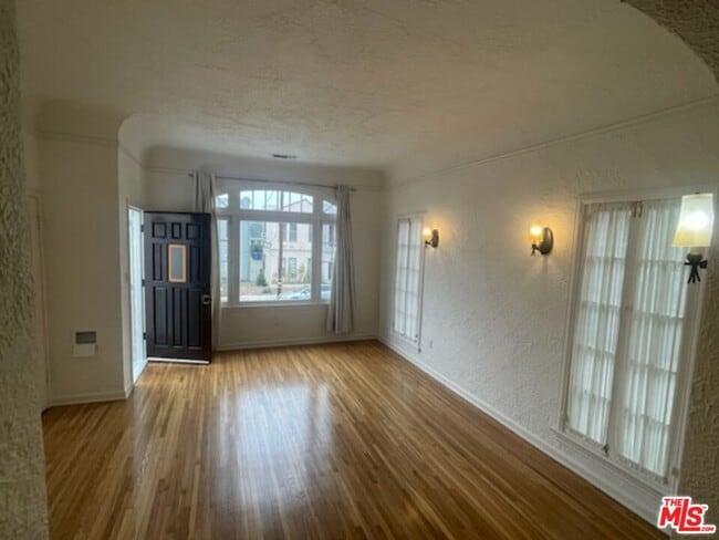 Building Photo - 642 1/2 Maltman Ave