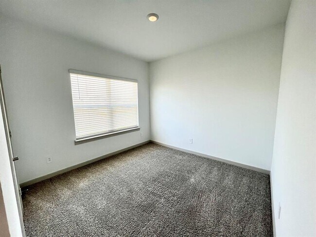 Building Photo - 28947 Yukon River Ct