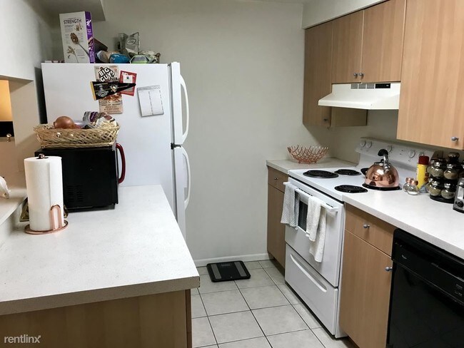 Building Photo - 3005 Garden Apartment Dr
