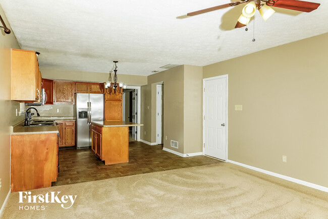 Building Photo - 1404 Hunters Ln
