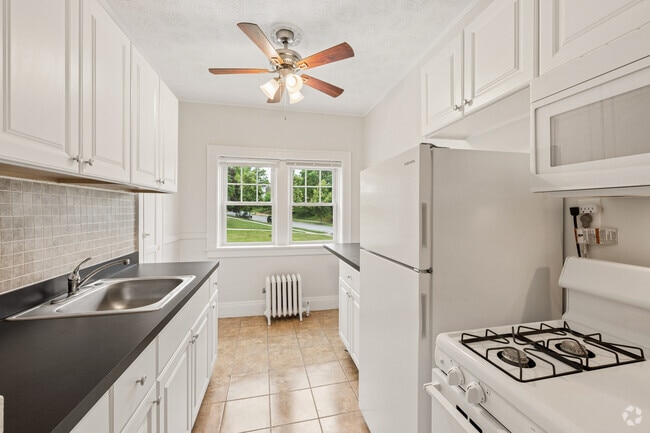 1BR, 1BA - 600SF - Kitchen - Waterbury Apartments