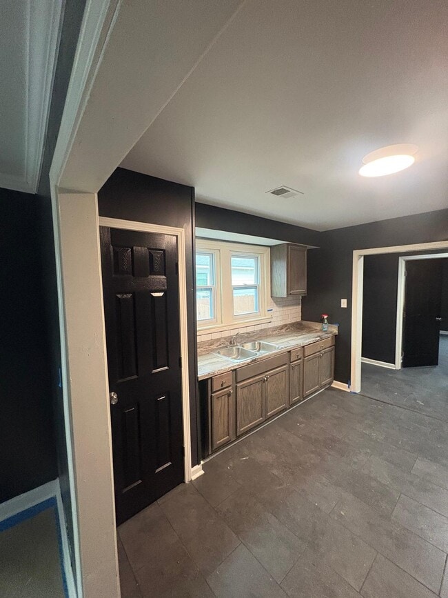 Building Photo - 1009 Cella St