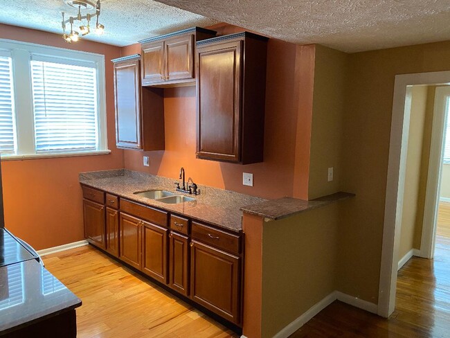 Kitchen Sink - 2737 Riverside Ave