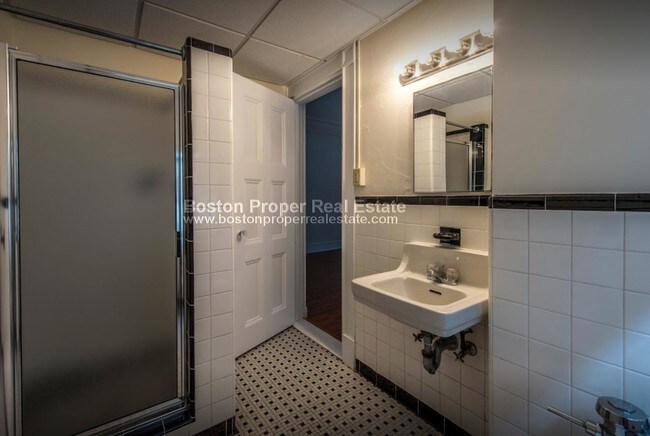 Building Photo - 62 Boylston St
