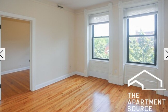 Foto del edificio - 2956 N Racine Ave
