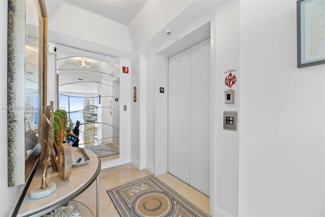 Foto del edificio - 18671 Collins Ave