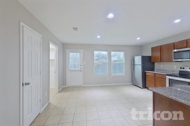 Building Photo - 429 Sandy Creek Dr