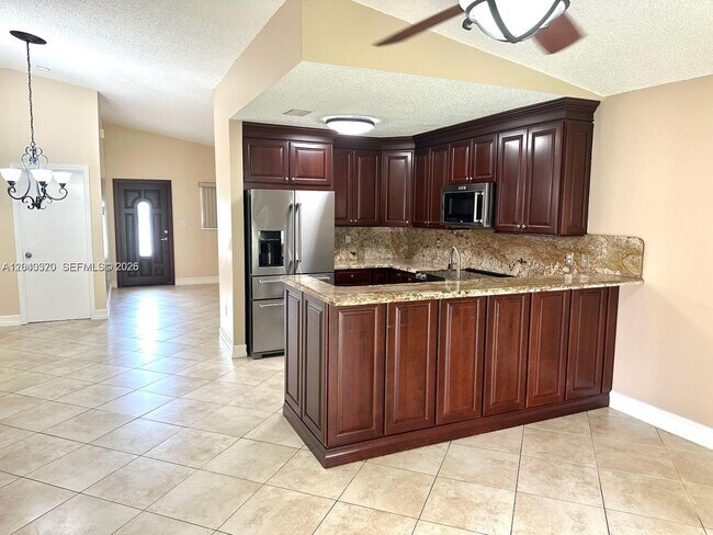 Building Photo - 2514 SW 138th Ave