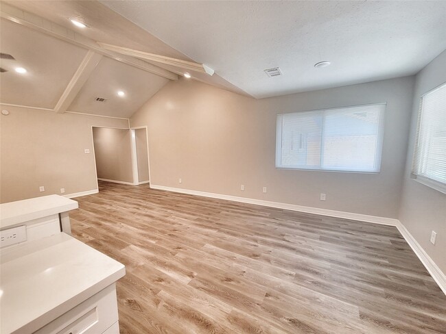 Building Photo - 3407 Saratoga Dr