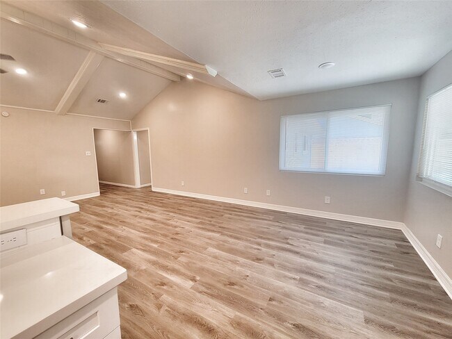 Foto del edificio - 3407 Saratoga Dr