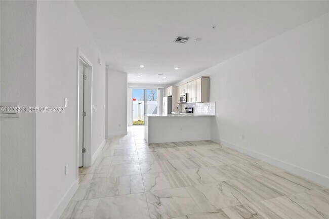 Foto del edificio - 17149 SW 1st St