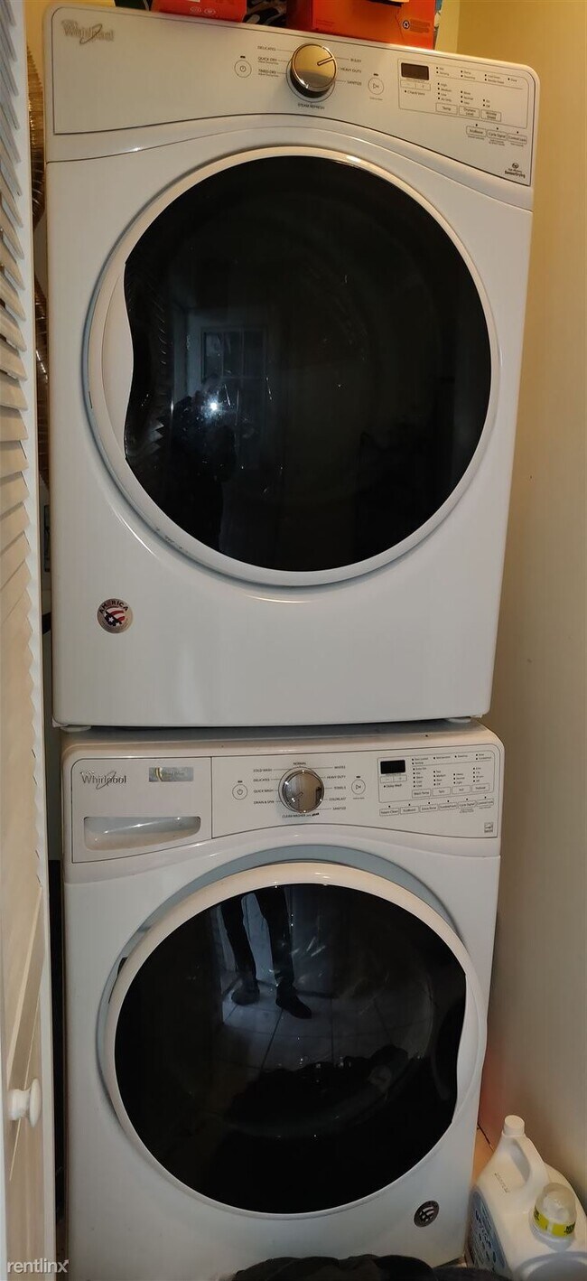 Foto del edificio - 5 br, 2 bath Condo - 81 Gibbs St Apt 1