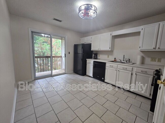 Building Photo - 110 Westbrook Ct