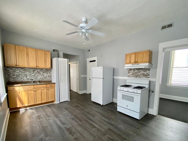 Foto del edificio - 1635 N Drake Ave