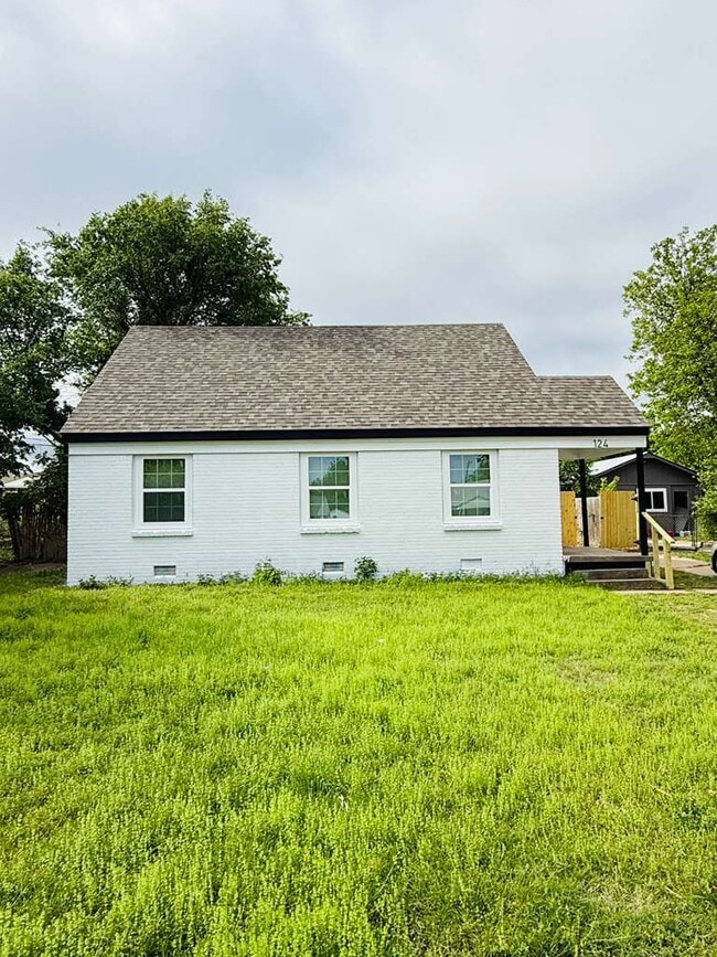 Photo - 124 E Northrup Dr House