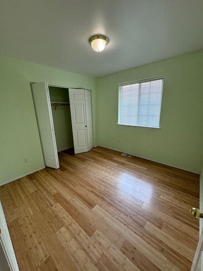 Building Photo - 3 Bedroom Move-in Ready! In Union Gap!