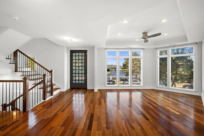 Building Photo - TH3 Henley Pl