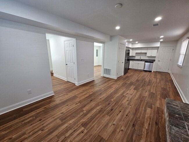 Foto del edificio - 61 Edwards Ave