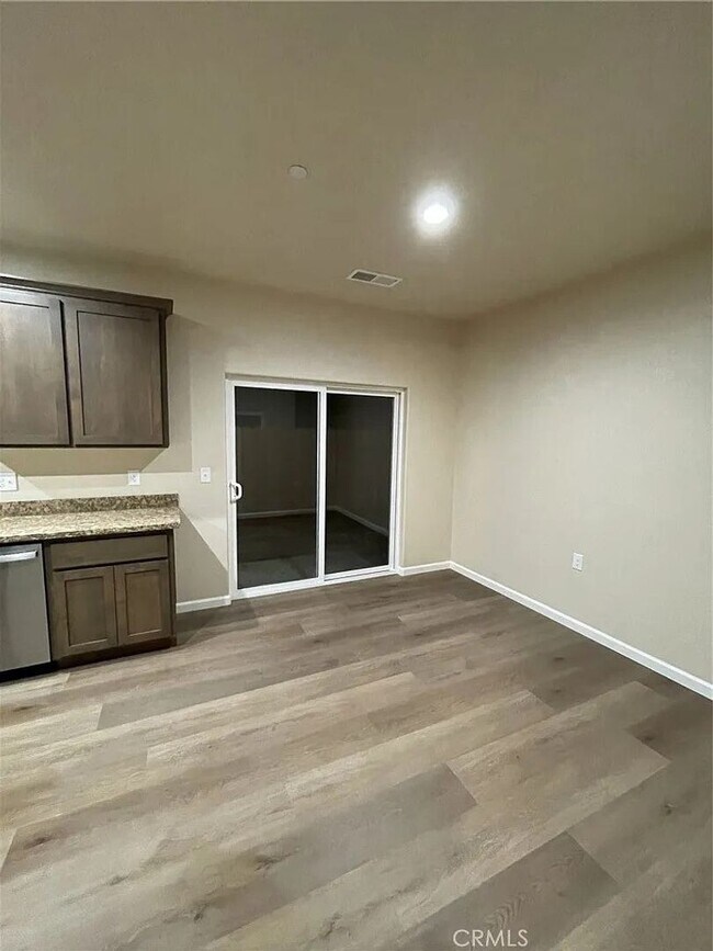Building Photo - 4bd 3ba Home is located in the desirable N...
