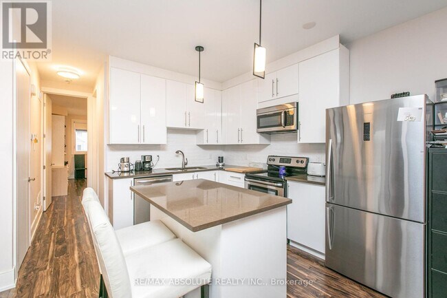 Building Photo - 246-246 Westhaven Crescent