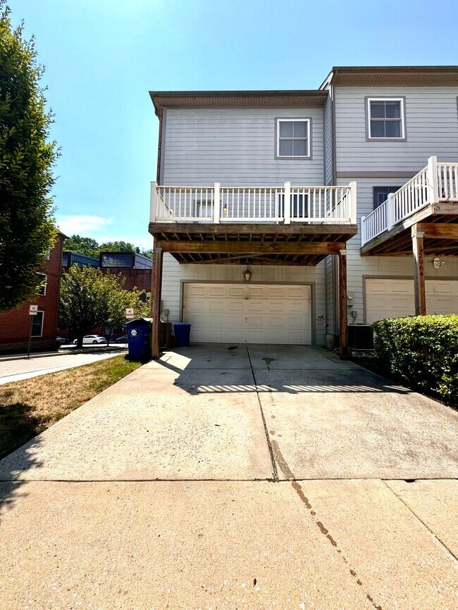 Photo - 2062 Clipper Park Road House