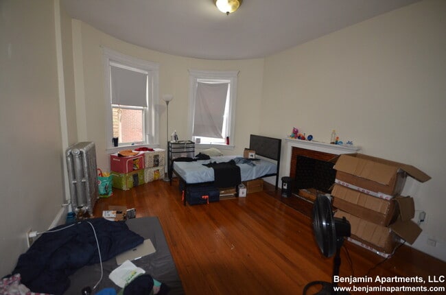 Building Photo - 1688 Beacon St