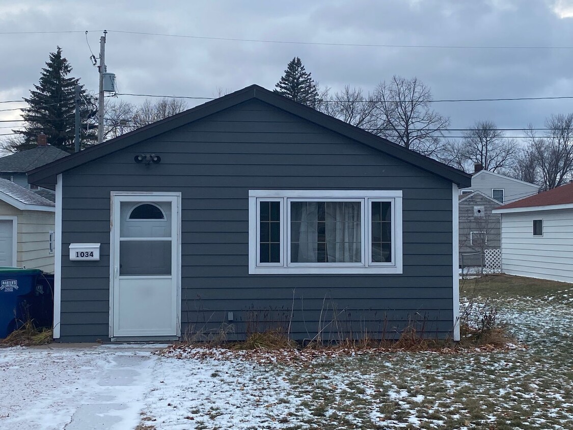 Foto principal - 2 bed 1 bath Single Family Home in Wausau