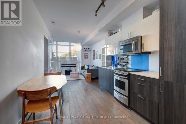 Building Photo - 36 Howard Park Ave