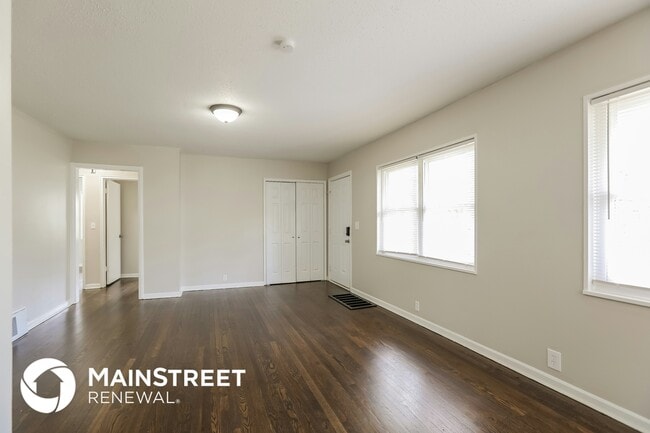 Building Photo - 1435 E 66th Terrace