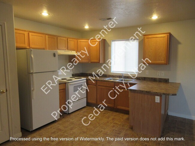 Building Photo - 534 W 1950 N