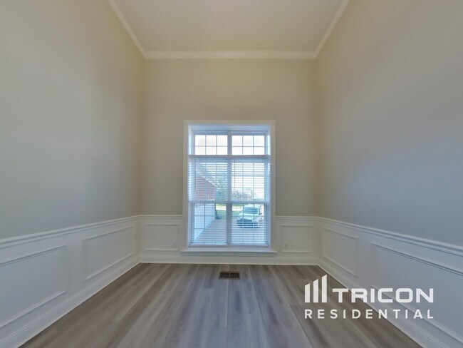 Building Photo - 2112 Parliament Dr