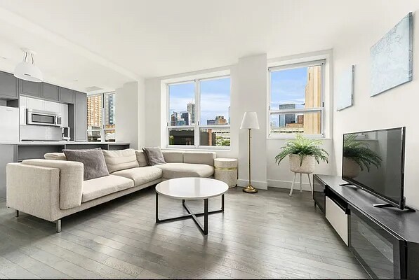 Building Photo - 416 W 52nd St