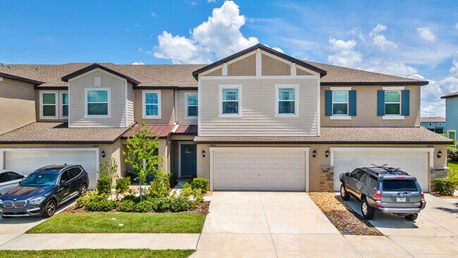 Building Photo - Stunning Large Mirada Townhome; 3 BR + LOFT / 2.5 BA/ 2 Car Garage-2300+ SF!