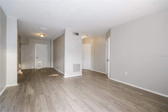 Building Photo - 6813 N Clearview Ave