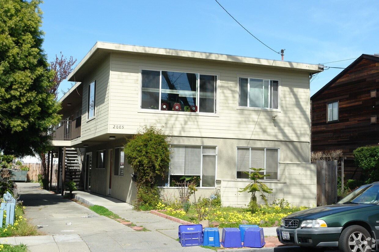 Primary Photo - 2005 Lincoln St