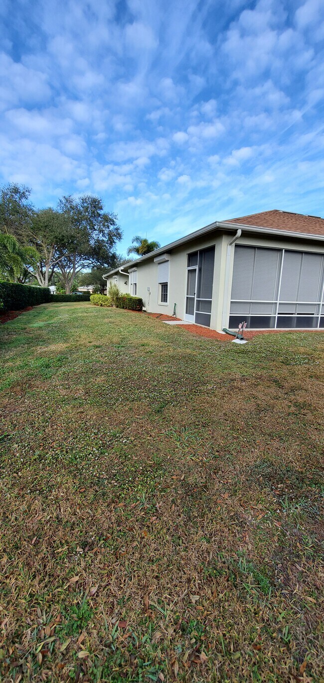 Foto del edificio - 407 Crossfield Cir