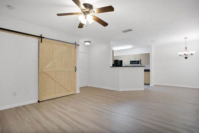 Building Photo - New Rental! Celebration!