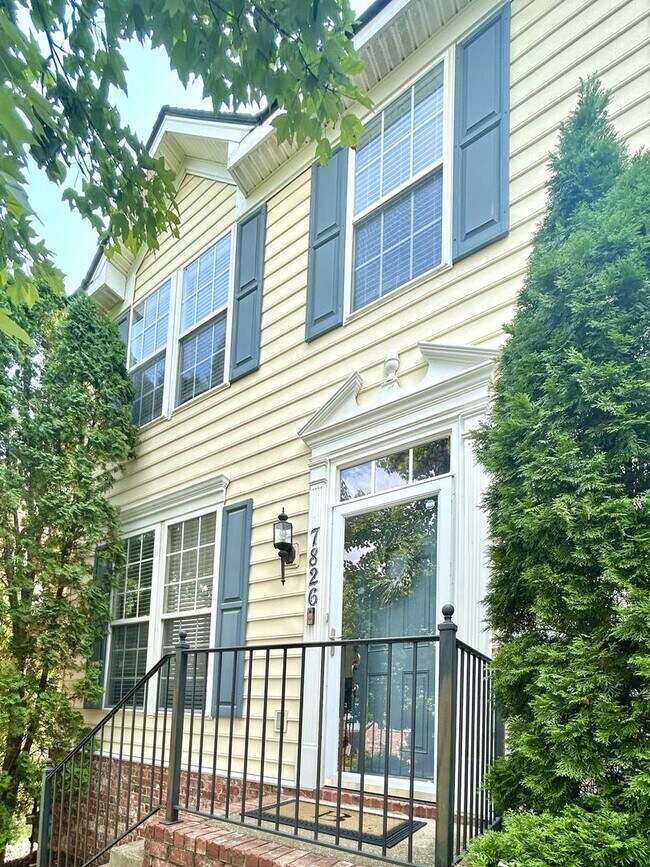 Building Photo - **UPDATED END-UNIT LENOX VILLAGE TOWNHOME ...