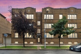 Building Photo - 7431 N Hoyne Ave