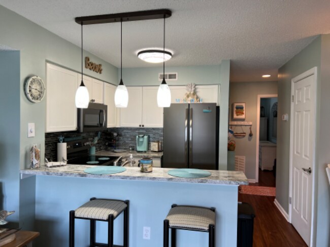 Building Photo - 12301 Jamaica Ave