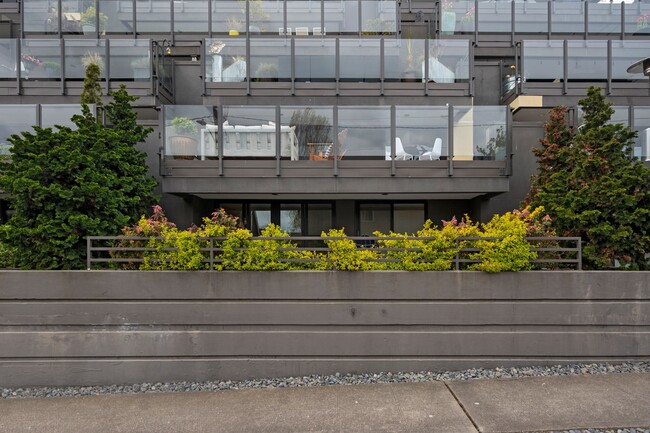 Building Photo - Waverly Condominiums ~ South Lake Union