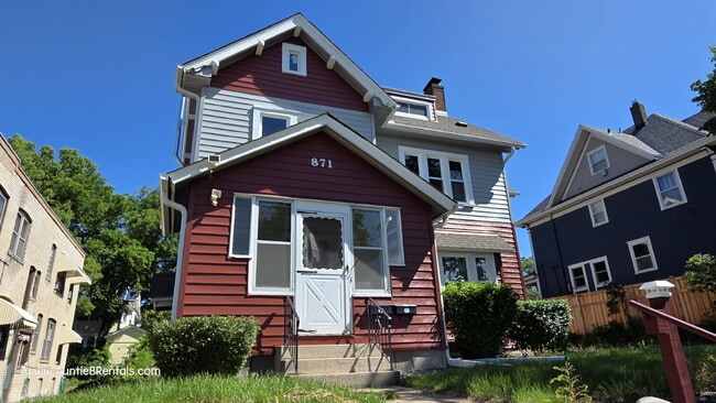 Building Photo - Utilities inclued - Quiet studio move-in r...