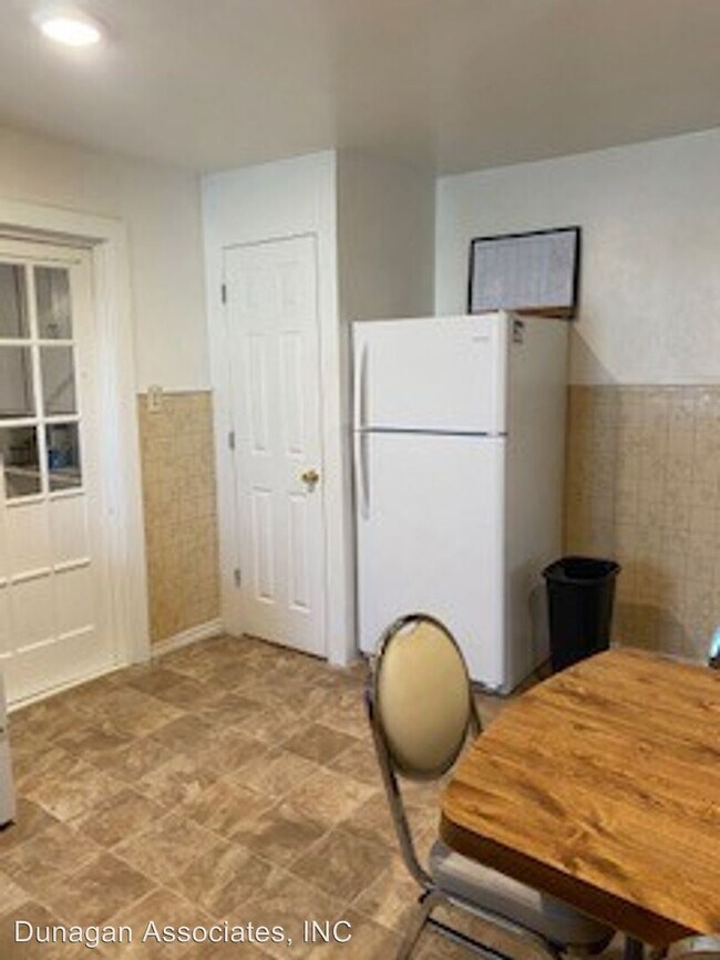 Building Photo - 2 br, 1 bath House - 316 K. St